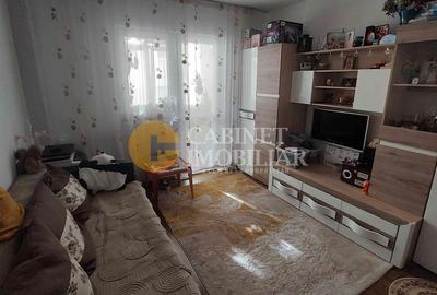 Apartament cu 3 camere decomandat, mobilat în Canta