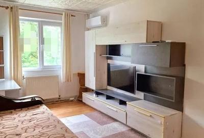 Apartament cu 2 camere semidecomandat, mobilat în Podu Roș