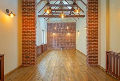 Casa de vanzare in centrul Brasovului - curte privata si pivnita - 1