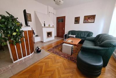 Apartament cu 4 camere decomandat în Central