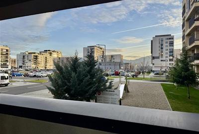 Apartament cu 3 camere decomandat în Tractorul