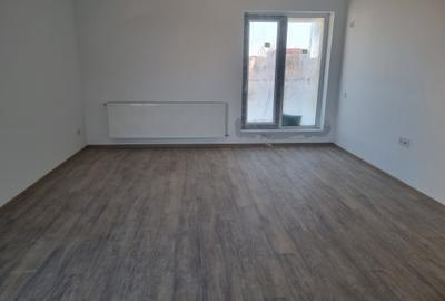 Apartament cu 3 camere,centrala proprie,mutare imediata,vedere superba catre Lac - 3