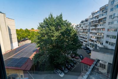 Apartament 3 camere transformat in 2 camere – Bd. Cosminului - 12