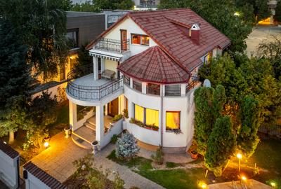 Casă individuală cu 8 camere în Pipera