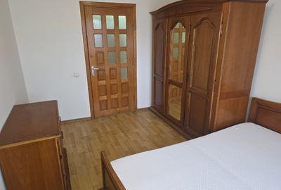Inchiriez apartament 3 camere, decomandat, Piata Gavana 370 euro / luna - 4