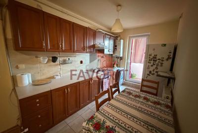 Apartament cu 3 camere semidecomandat, mobilat în Girocului