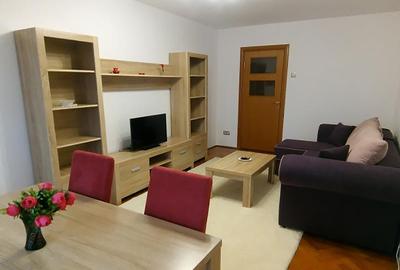 Apartament cu 3 camere decomandat, mobilat în Central