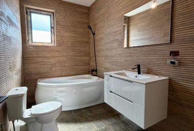 Casă individuala în Berceni, curte 370 mp, terasă acoperită, 2 băi - 12
