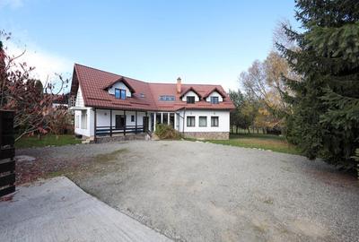 Vilă spațioasă de vânzare în Predeluț, Bran | 2000mp - 1