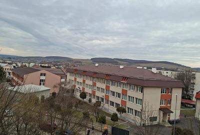 Apartament cu 3 camere,  et 4/8, 90 mp,  str Decebal/ Unirii - 11
