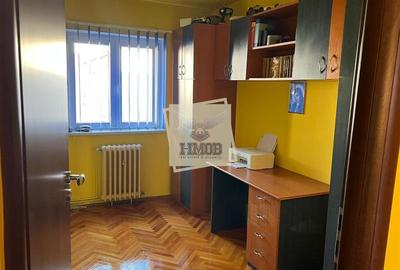 Apartament cu 3 camere decomandat cu balcon in Vasile Aaron - 3