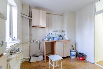 Apartament 3 camere transformat in 2 camere – Bd. Cosminului - 16