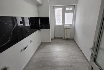 Decebal piață Albă Iulia - 4