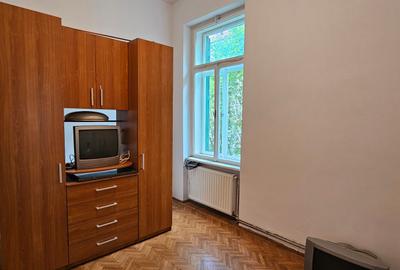 Vand garsoniera la casa situata in zona Parcului Sub Arini,parter,25m+147m teren - 2