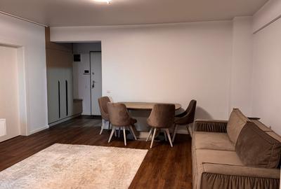 Apartament cu 2 camere semidecomandat, mobilat în Piața Centrală