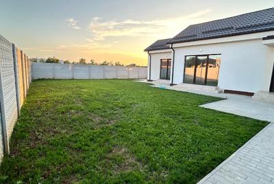 Casa individuala 3 camere,2 bai,o bucatarie,beci incalzire pardoaseala teren 450 - 2