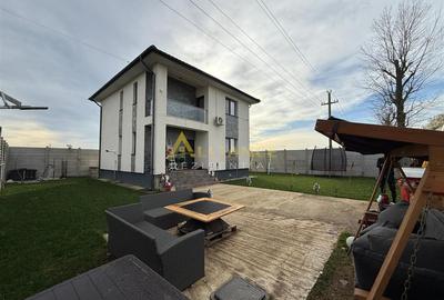 Casă cu 4 camere în Berceni