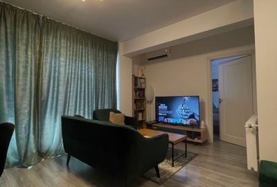 Apartament cu 3 camere decomandat, mobilat în Central