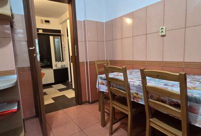 Apartament cu 4 camere decomandat în Central