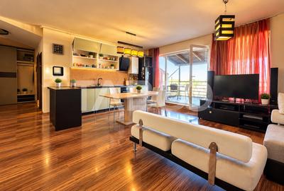 Apartament cu 3 camere semidecomandat, mobilat în Bună Ziua