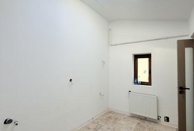 Spatiu pretabul birouri, Salon, Studio in  Mansarda Piata Romana - 6