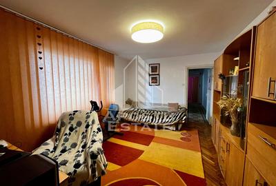 Apartament cu 3 camere semidecomandat, mobilat în Gheorghe Lazăr