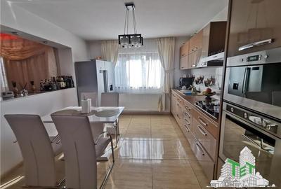 Vila lux 5 camere cu gradina superba centru Domnesti - 12