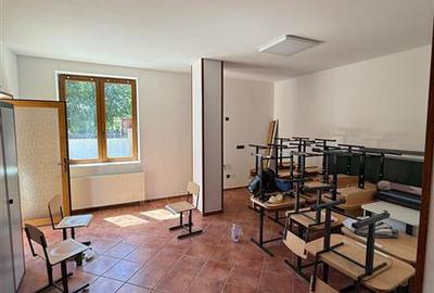 De inchiriat spatiu birouri, 10 birouri , 4 bai, garaj, 4 bai si teren 10 arii,S - 13
