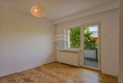 Apartament cu 3 camere de vânzare în zona Lacul Tei - 1