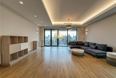 Apartament cu 3 camere semidecomandat, mobilat în Primăverii