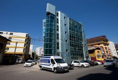 Cladire de birouri Vitan pretabilă pentru diverse afaceri. - 1