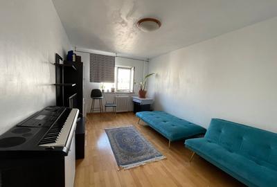 Apartament cu 3 camere decomandat în Podul de Fier
