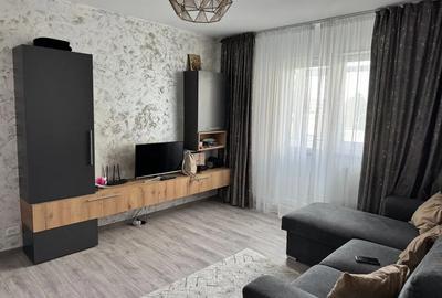 Apartament cu 2 camere semidecomandat în Tractorul