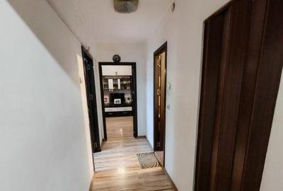 Apartament cu 2 camere decomandat, mobilat în Titan