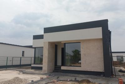 Casă cu 4 camere în Berceni