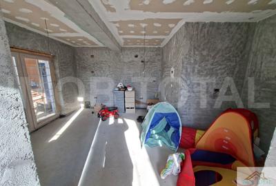 Vila spatioasa Valea Ursului - Bascov, la gri - 4
