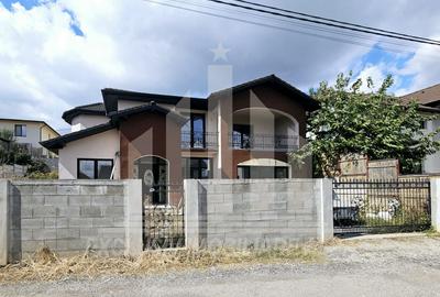 Casă individuală cu 5 camere în Cetate