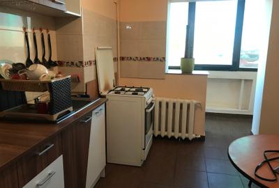 Vand apartament 2 camere Barnutiu 77000