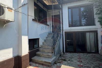 Aproape de scoala nr 2 Traian, Casa de vanzare 0% comision - 1