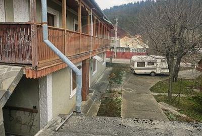 Casă solidă din cărămidă, mobilată, garaj, teren generos – Tarcău - 57
