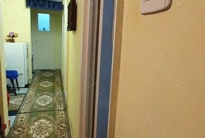 De vânzare apartament 3 camere decomandat - 2