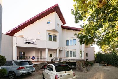 Timisoara - Girocului Vila 12 Camere 4 Bai | 497mp Utili 1373mp Teren - 25