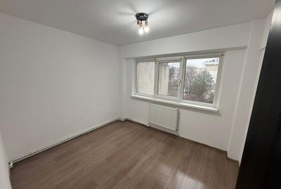 De vânzare apartament 3 camere decomandat et intermediar cartier Obor - 2
