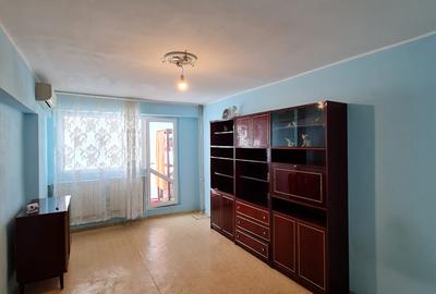 Vanzare apartament 2 camere dec, Micro 14, etaj 1 cu 2 balcoane