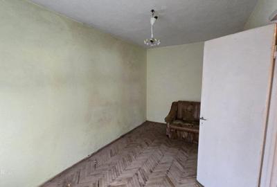 Piata-Alexandru cel bun-ap.2camere,et.1/4, 37 mp. liber, simplu la interior! - 2