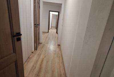 Apartament cu 4 camere semidecomandat în Circumvalațiunii