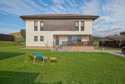 Casa individuala de vanzare in Harman - moderna, spatioasa si complet - 1