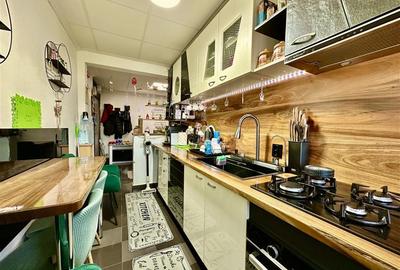 Apartament 3 camere. Arad, zona Aurel Vlaicu,  Y - ri. - 9