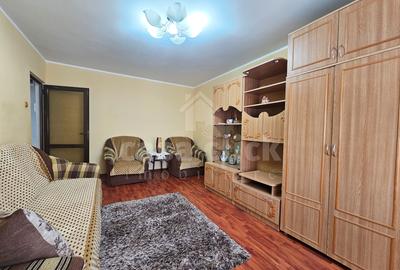 Apartament cu 3 camere decomandat, mobilat în
