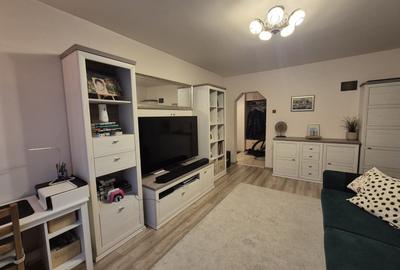 Apartament cu 3 camere semidecomandat, mobilat în 1 Decembrie 1918